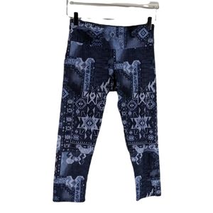 Onzie | Blue bandana print crop leggings XS